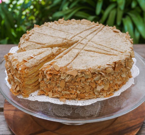 Torta de hojarasca manjar, pastelera y lúcuma